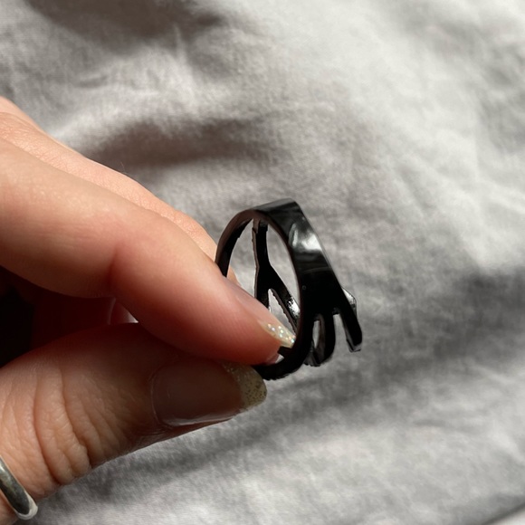 Black Sparkly Womens Ring - Picture 4 of 4